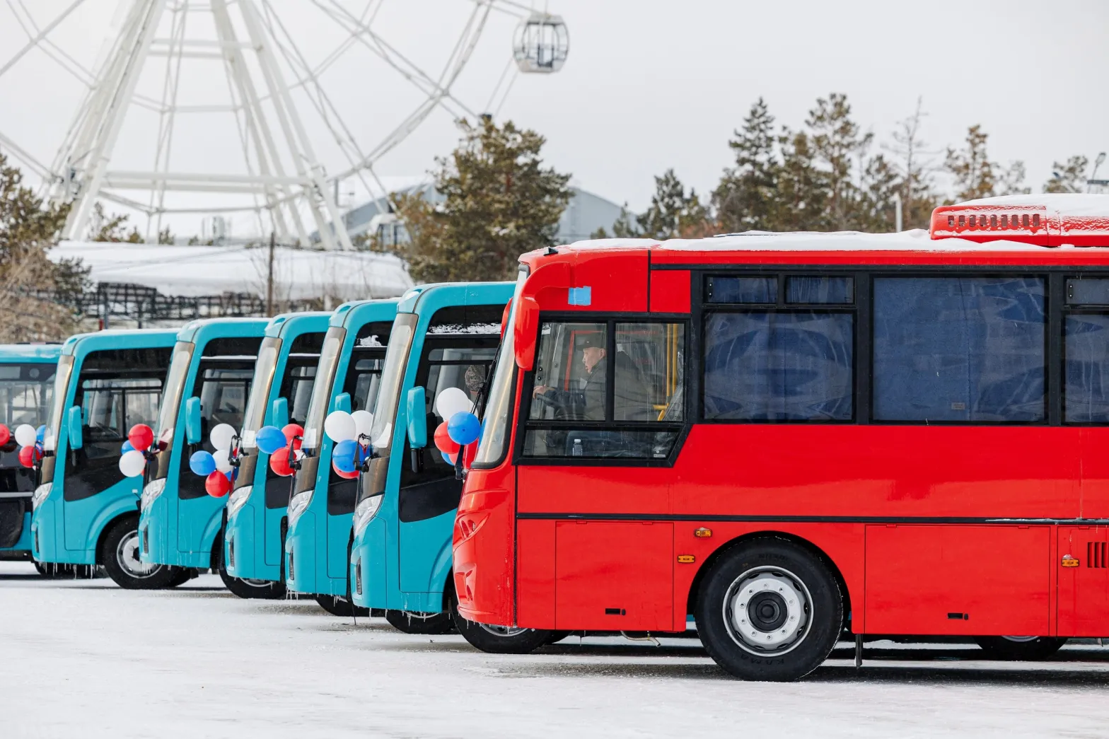 Автобусы ПАЗ и КАВЗ.jpg